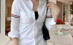 打扑克发出哼哼哼的声音